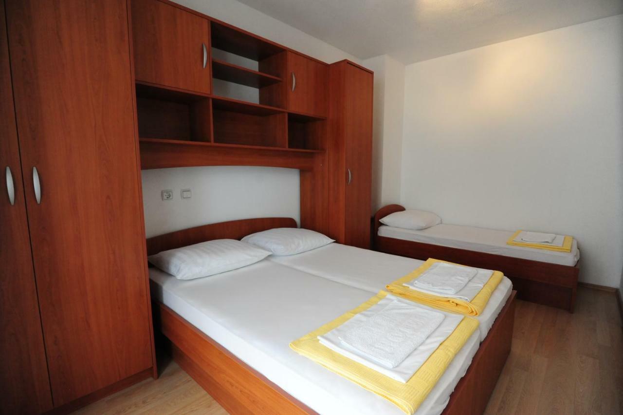 מאקרסקה Apartments Knezevic מראה חיצוני תמונה