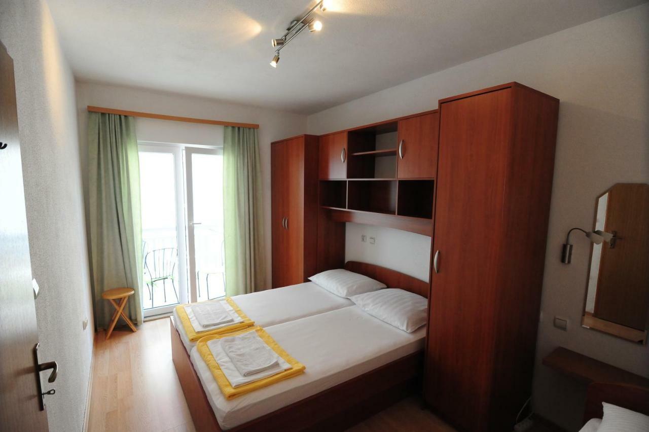 מאקרסקה Apartments Knezevic מראה חיצוני תמונה
