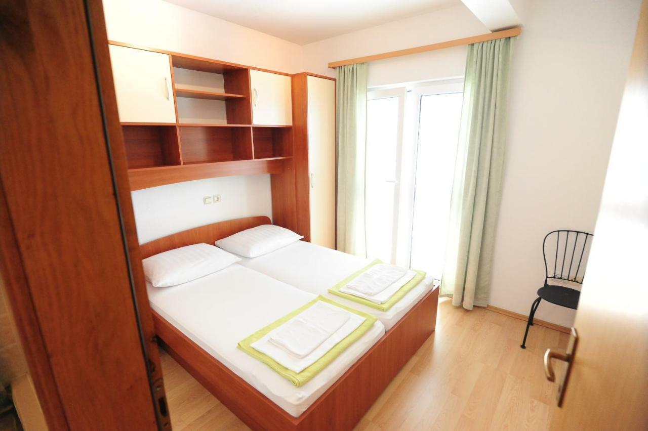 מאקרסקה Apartments Knezevic מראה חיצוני תמונה