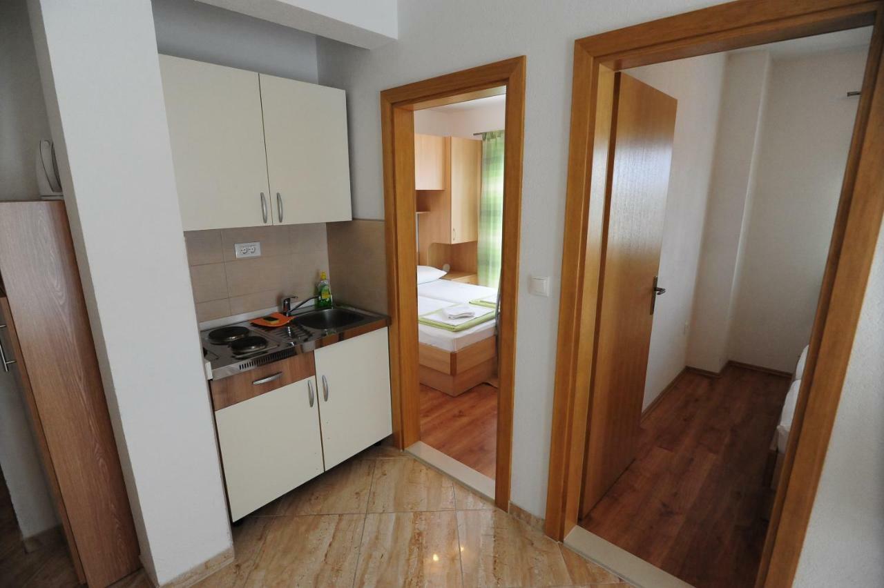 מאקרסקה Apartments Knezevic מראה חיצוני תמונה