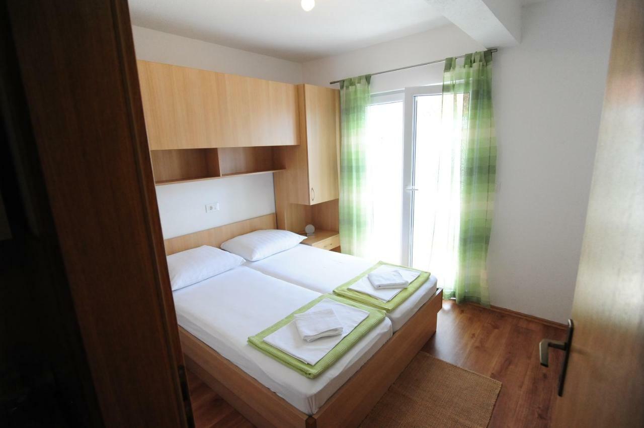 מאקרסקה Apartments Knezevic מראה חיצוני תמונה