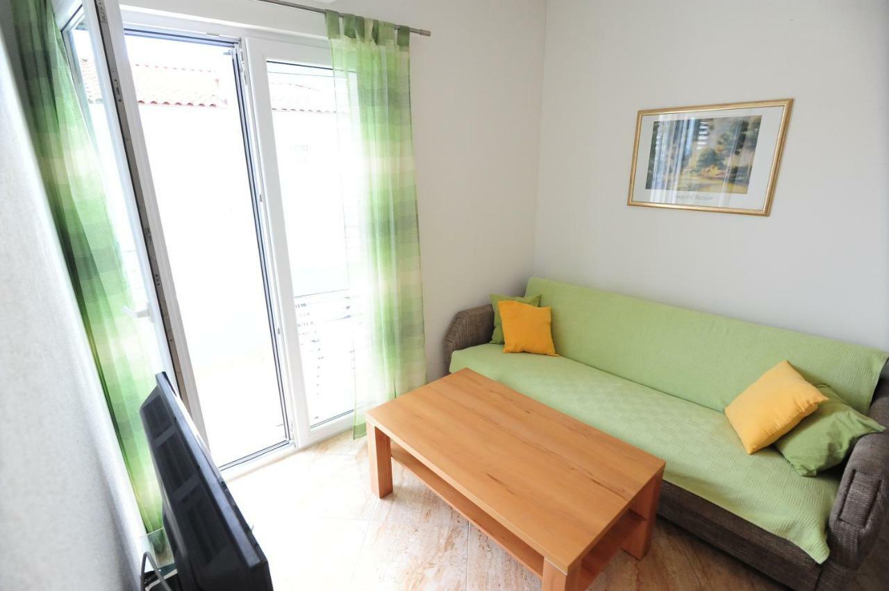 מאקרסקה Apartments Knezevic מראה חיצוני תמונה