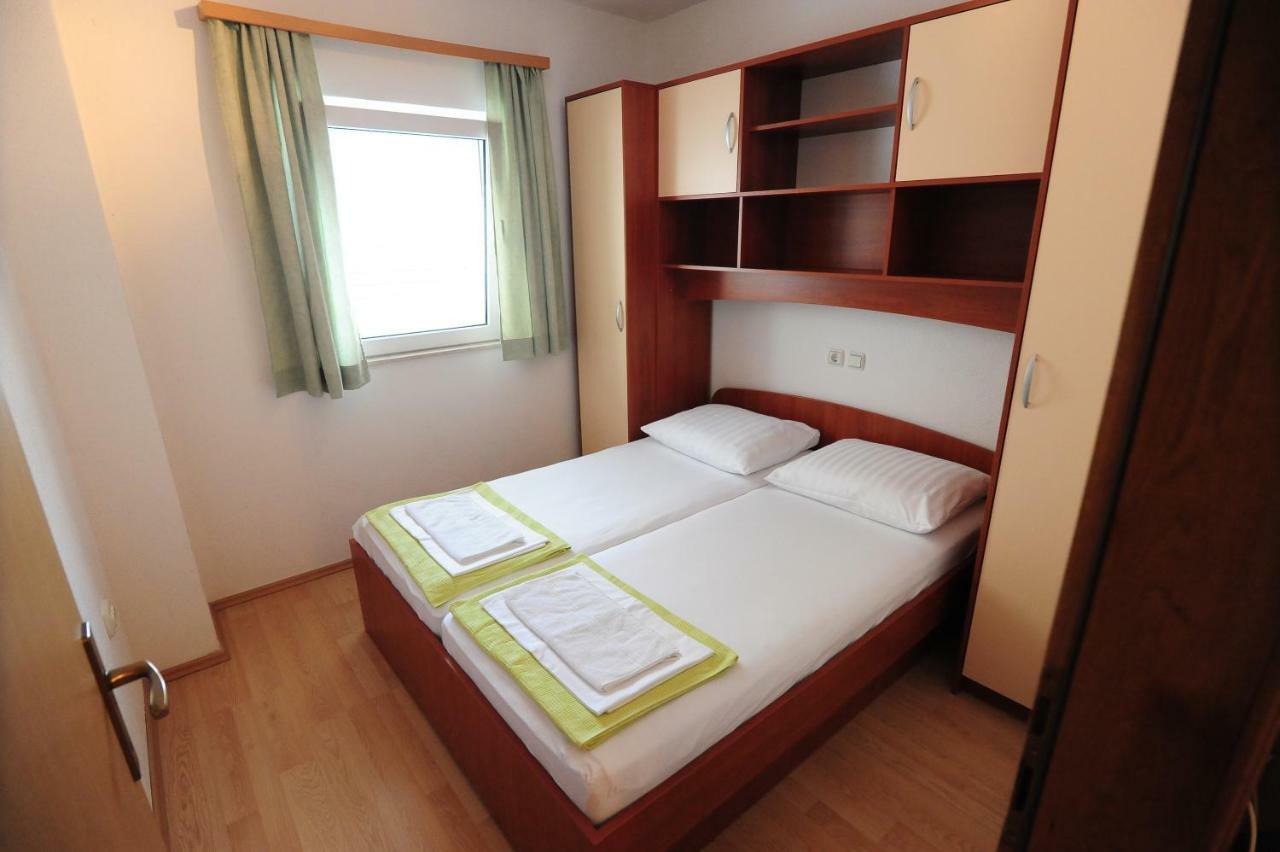 מאקרסקה Apartments Knezevic מראה חיצוני תמונה