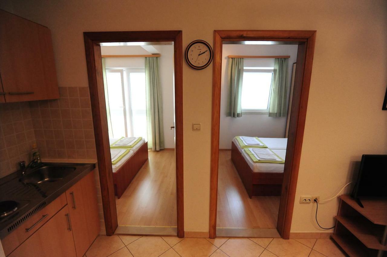 מאקרסקה Apartments Knezevic מראה חיצוני תמונה