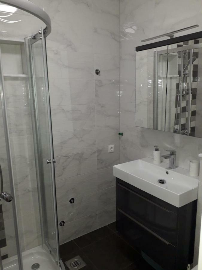 מאקרסקה Apartments Knezevic מראה חיצוני תמונה